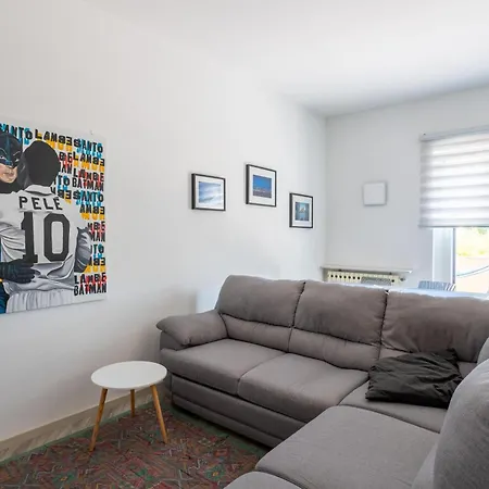 Rocca House Apartman Angera